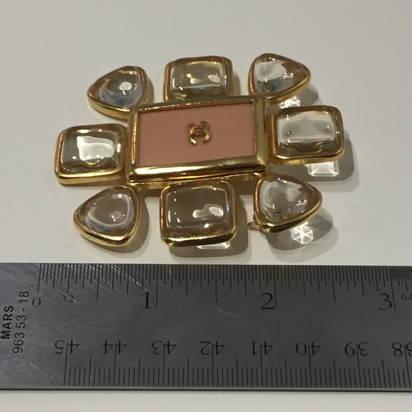 Chanel Vintage 1996 Gripoix Glass Brooch - Picture 12 of 15